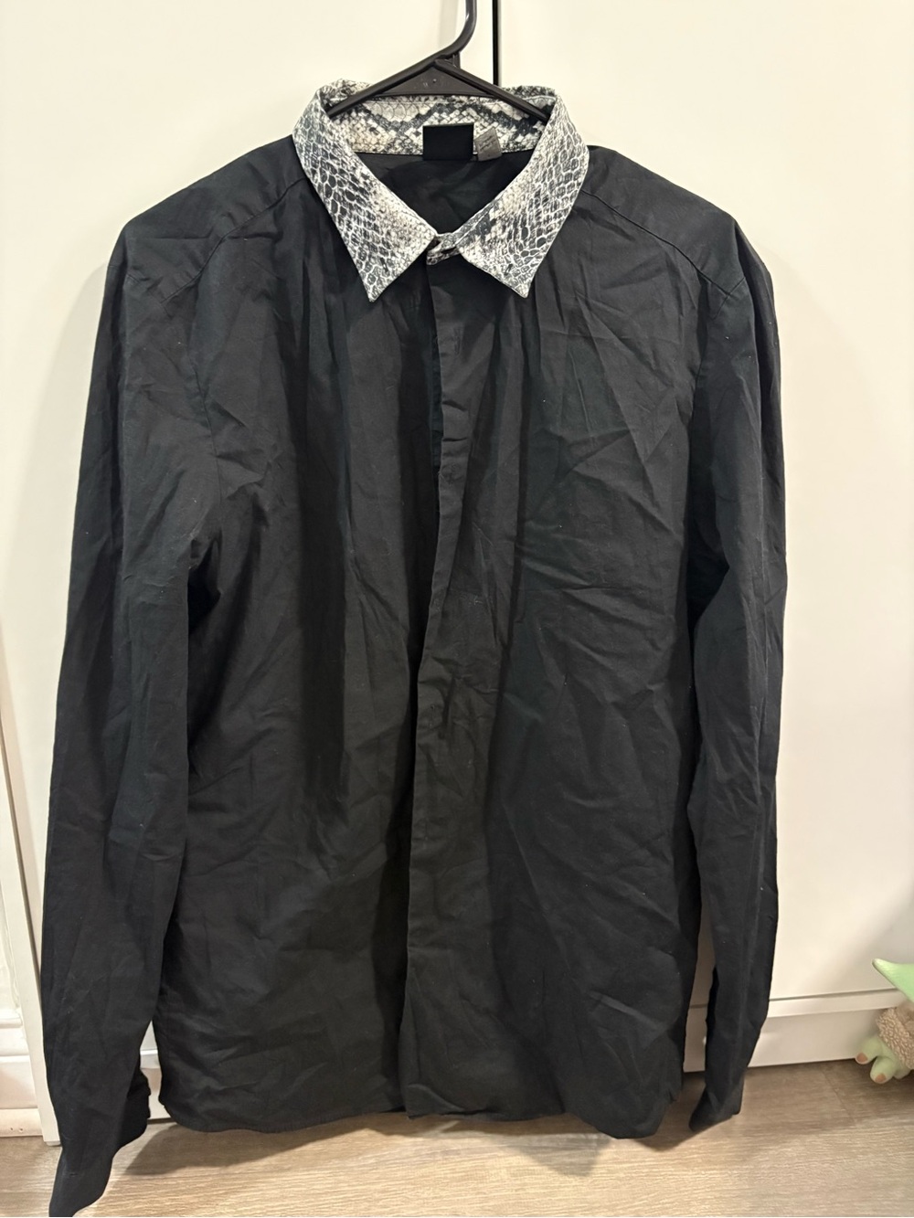 ASOS Black Lightweight Shirt Jacket with Snake-Print Collar